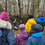 Tropią ślady, budują schronienia, rozpalają ogniska. Uczą szacunku do przyrody